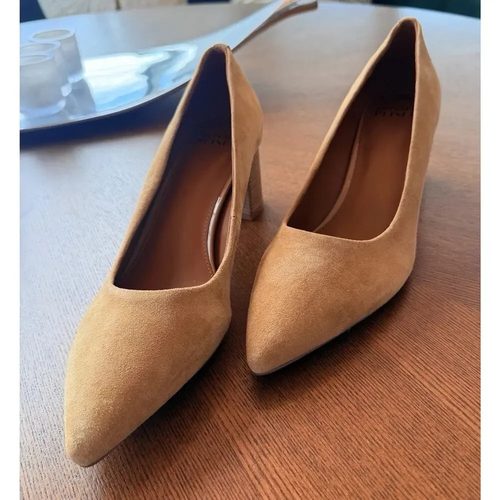 Donald Pliner Stephaniks Pointed Toe Block Heel Pump in Caramel - Size 11, NWOB